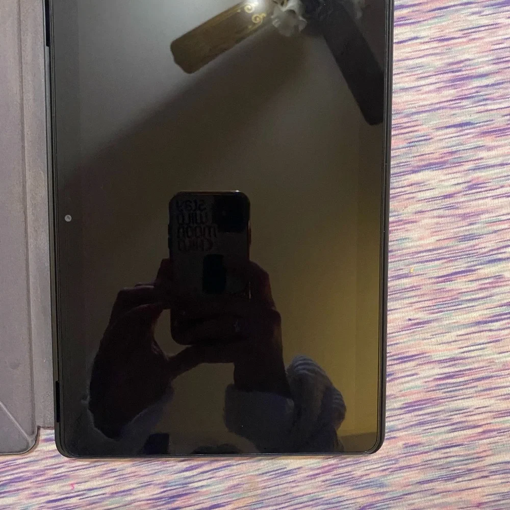 LIKE NEW AMAZON FORE TABLET HD 10 (11th) 64G